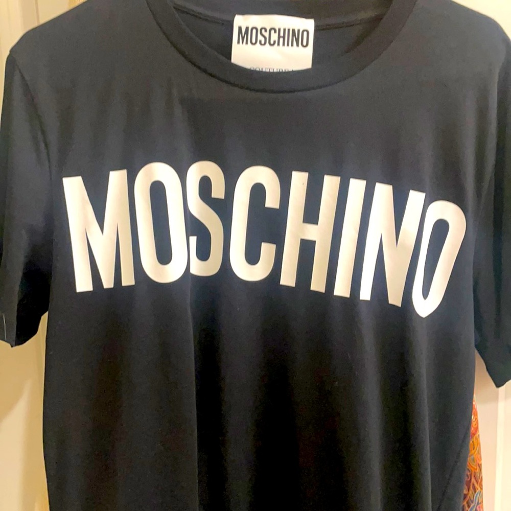 Moschino
Moschino Logo Print Crewneck T-Shirt

Regular price$181.38
$107.05